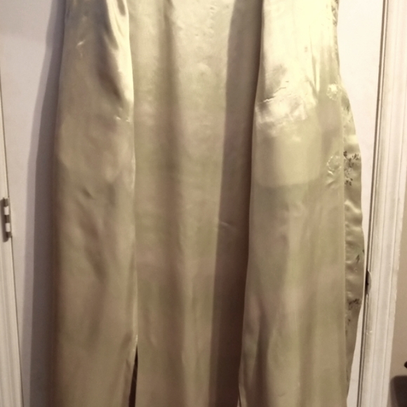 Peony Robe - Picture 2 of 5